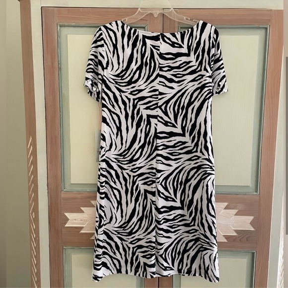 Kelly & Diane | NWT. Zebra print shift dress. Size 10. Rhinestone. B&W - Picture 2 of 7